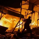 مجزرة جديدة: الجيش الإسرائيلي يحرق خيام نازحين جنوب غزة