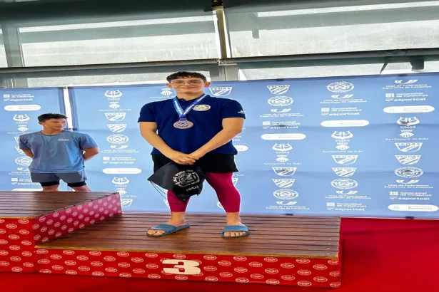 برونزية عالمية لآدم أبو عنزة في سباق 100 متر مونو بإسبانيا