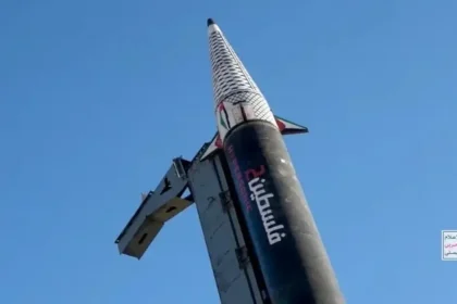 صاروخ يُطلق من اليمن باتجاه شمال فلسطين المحتلة.. والمستوطنون يفرّون إلى الملاجئ