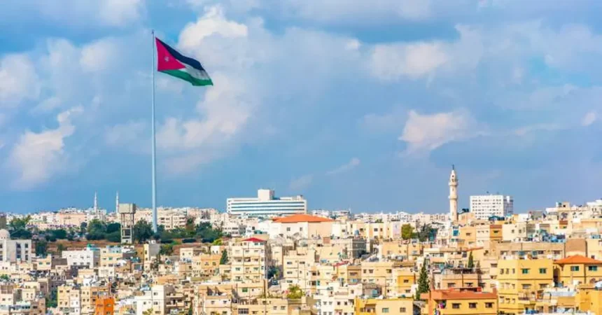 أجواء دافئة اليوم وتقلبات مغبرة وجافة غدًا