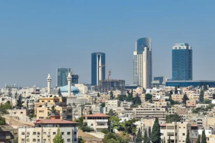 أجواء معتدلة نهارًا وباردة ليلاً مع ارتفاع طفيف في الحرارة