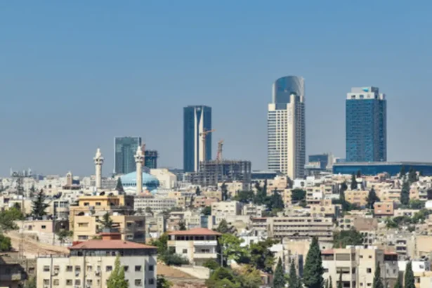 أجواء معتدلة نهارًا وباردة ليلاً مع ارتفاع طفيف في الحرارة