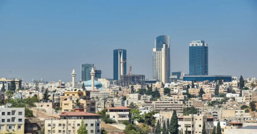 أجواء معتدلة نهارًا وباردة ليلاً مع ارتفاع طفيف في الحرارة