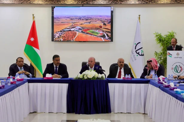رئيس الأعيان: الأردن قادر على تجاوز كل التحديات 