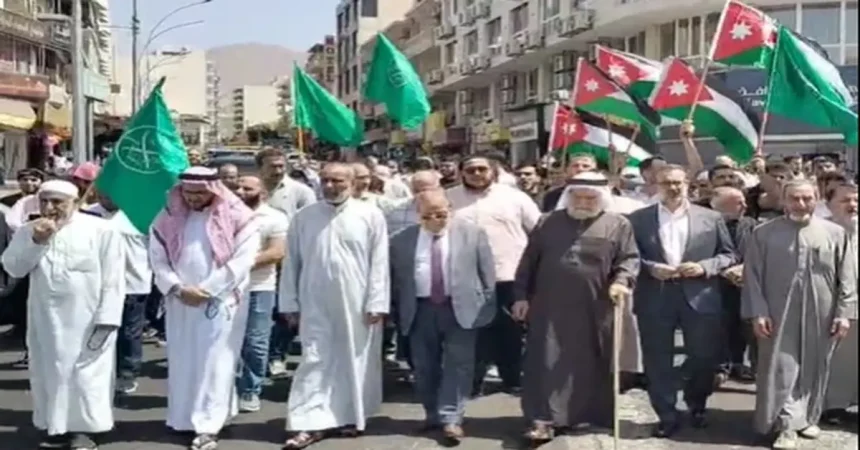 "مسيرة شعبية في العقبة تندد بالسياسة الأمريكية وتعلن: يسقط النهج الأمريكي