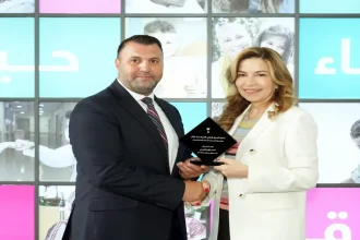 الأميرة غيداء طلال تكرّم الشوملي تقديرًا لجهوده في دعم مرضى السرطان