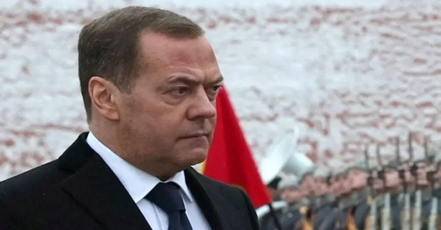 الرئيس الروسي السابق: يوم النصر لنا وتصريحات ترامب عن دور أمريكا "هراء مختلق"