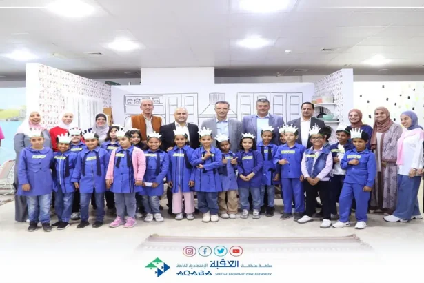 الفايز يشيد بجهود مركز الملكة رانيا في تمكين الشباب