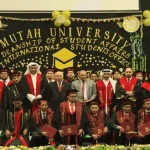 جامعة مؤتة تحتفي بتخريج كوكبة من الطلبة الوافدين .