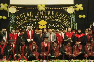 جامعة مؤتة تحتفي بتخريج كوكبة من الطلبة الوافدين .