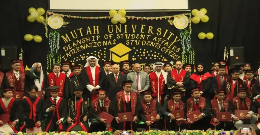 جامعة مؤتة تحتفي بتخريج كوكبة من الطلبة الوافدين .