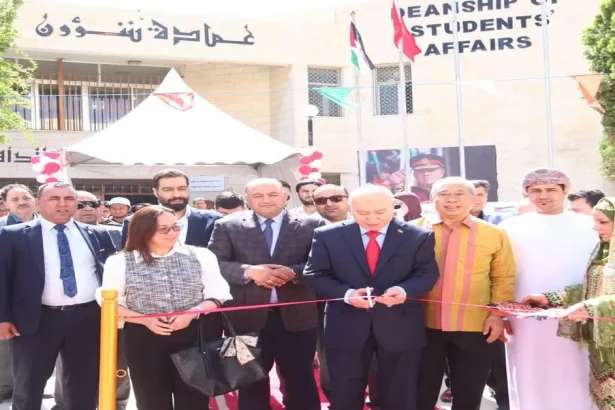 رئيس جامعة مؤتة يفتتح المعرض الدولي للطلبة الوافدين لعام 2025