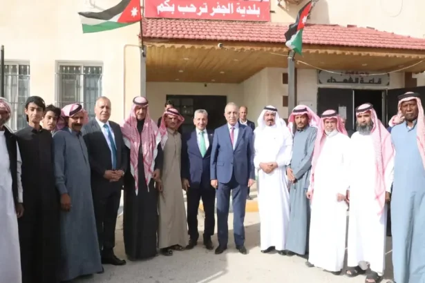 الرواشدة يقرر تأسيس مكتبة للطفل في قضاء الجفر