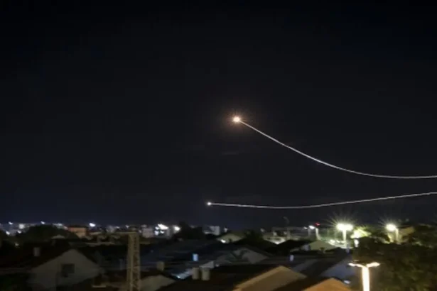 إسرائيل: اعتراض صاروخ من اليمن وإغلاق مطار بن غوريون مؤقتًا