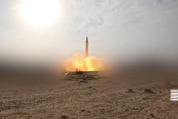 الحوثيون: مستمرون في حظر الملاحة الإسرائيلية بحرًا وجوًا