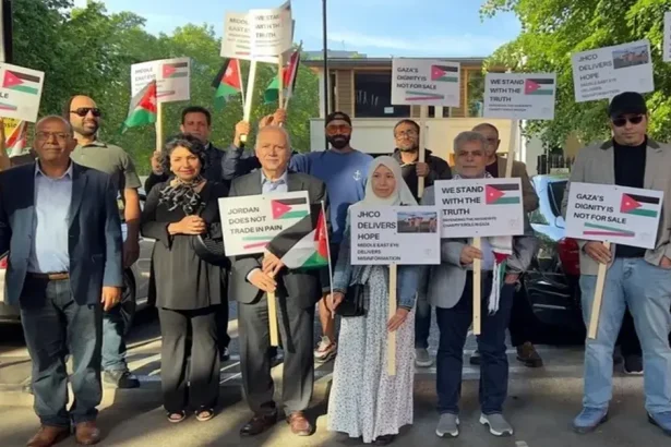 محتجون في لندن ينددون بتقارير 'ميدل إيست آي' المسيئة للهيئة الهاشمية