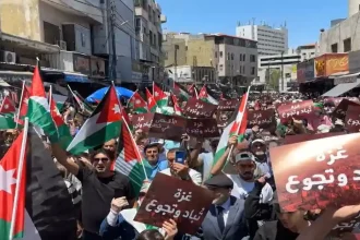 مسيرة حاشدة تضامناً مع غزة ورفضاً للتطبيع بعد صلاة الجمعة وسط البلد