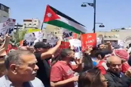 مسيرة في وسط البلد: "شعب الأردن يا جبار.. وادي عربة أكبر عار"