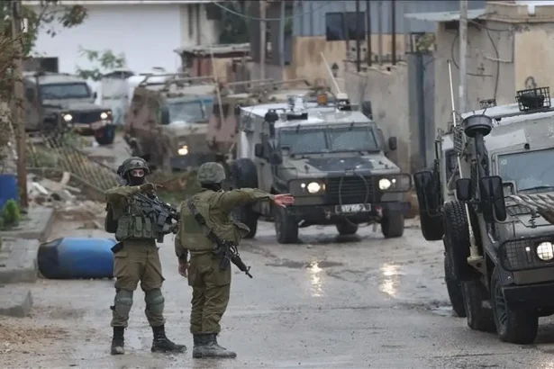 قوات الاحتلال تشن حملة مداهمات واعتقالات واسعة في الضفة الغربية