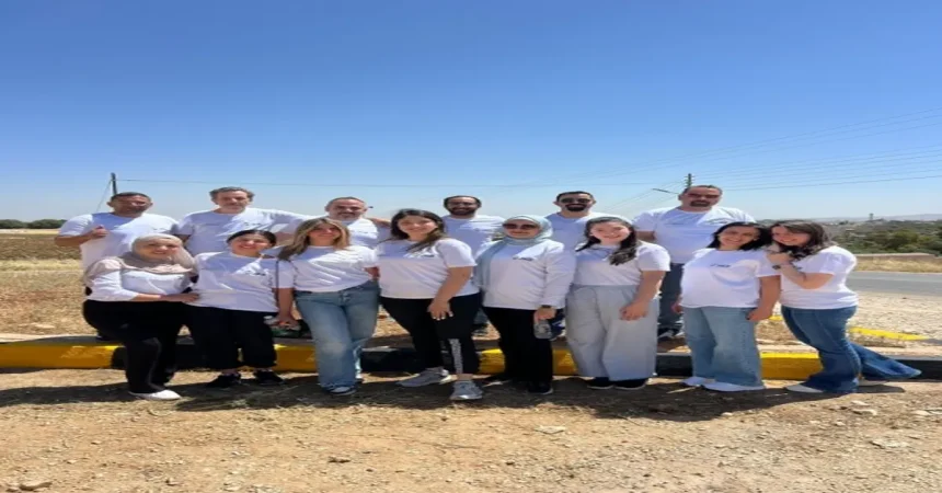 " الأردني الكويتي يُنظّم حملة طلاء أرصفة لموظفيه ضمن مساره المُتبنّى على طريق السلط - أرميمين"