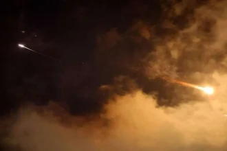 تل أبيب وحيفا تحت النار: رشقة صواريخ إيرانية تهزّ المدن