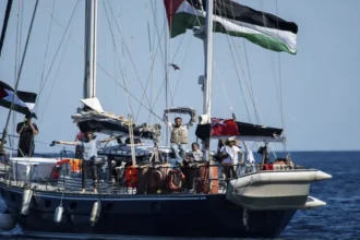 سفينة من "أسطول الحرية" محملة بمساعدات تبحر من إيطاليا إلى غزة