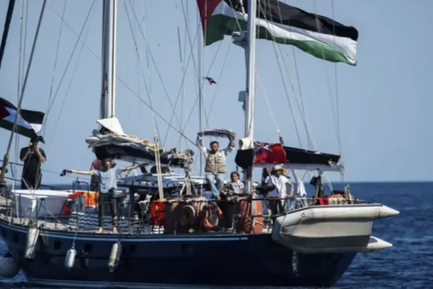 سفينة من "أسطول الحرية" محملة بمساعدات تبحر من إيطاليا إلى غزة