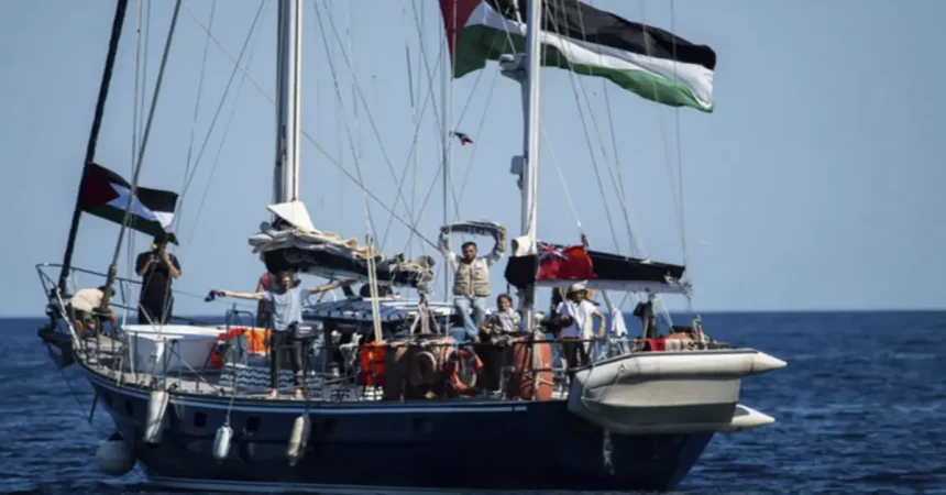 سفينة من "أسطول الحرية" محملة بمساعدات تبحر من إيطاليا إلى غزة