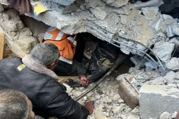 16 شهيدًا في غزة جراء هجمات إسرائيلية جديدة تستهدف نازحين ومدنيين