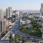 تشهد معظم المناطق يوم السبت أجواءً حارة نسبيًا.