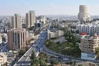 تشهد معظم المناطق يوم السبت أجواءً حارة نسبيًا.