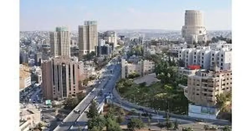 تشهد معظم المناطق يوم السبت أجواءً حارة نسبيًا.