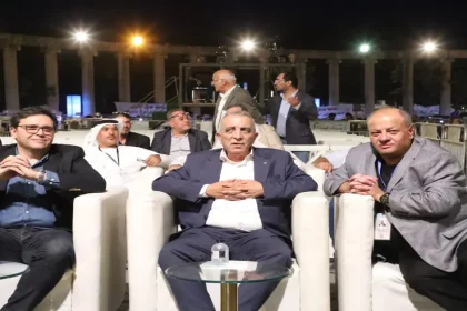 الساحة الرئيسية تتزين بالتراث الأردني والمصري بتوليفة فنية مميزة.