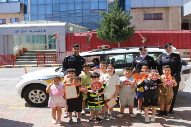 الدوريات الخارجية تنظم محاضرة أولى من نوعها باللغة الانجليزية عن التوعوية المرورية