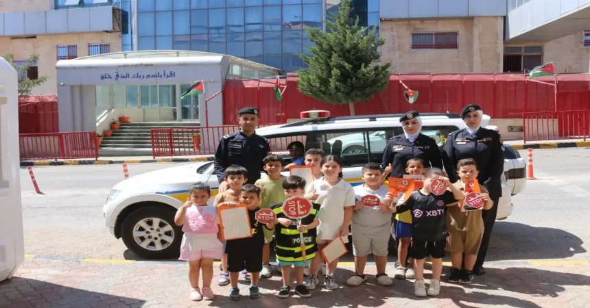 الدوريات الخارجية تنظم محاضرة أولى من نوعها باللغة الانجليزية عن التوعوية المرورية