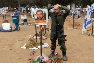 المقاومة تُكبد الاحتلال خسائر قاسية وإعادة نشر فرقة عسكرية لتوسيع جرائم العدوان