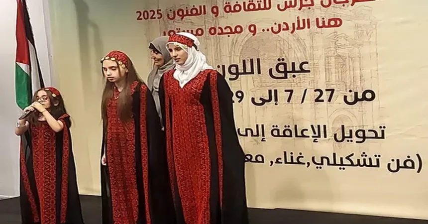 معرض "عبق اللون" يُبرز إبداعات المكفوفين في الفن التشكيلي