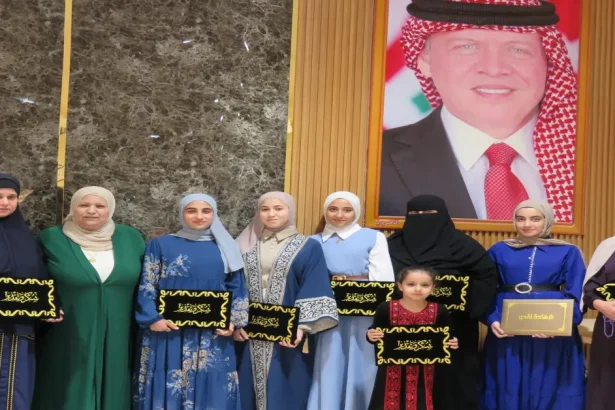 بني يونس يرعى حفل منتدى حلاوة الثقافي لتكريم حافظات القرآن 