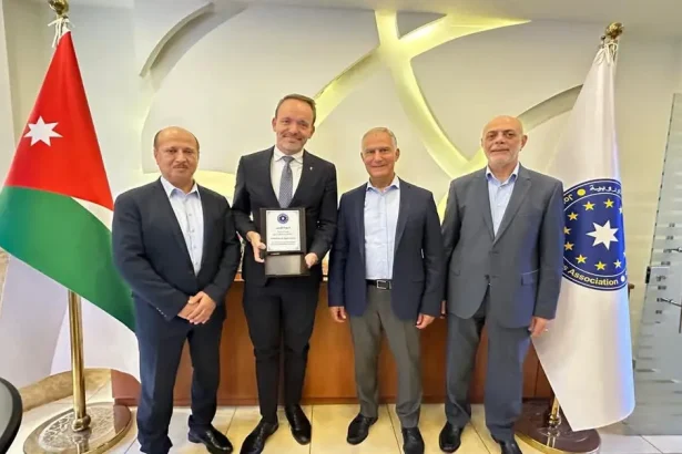 سفير السلام العالمي يبحث مع المستشار التجاري النمساوي سبل التعاون الاقتصادي بين  الأردن  والنمسا.