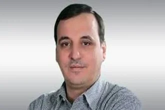 البكم الأزرق على المدرج الجنوبي.. (الله يهديك يا أخ عبدالهادي راجي)