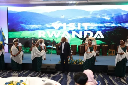 فرقة أوروكيريريزا الرواندية تقدم عرضا فنيا في عمان