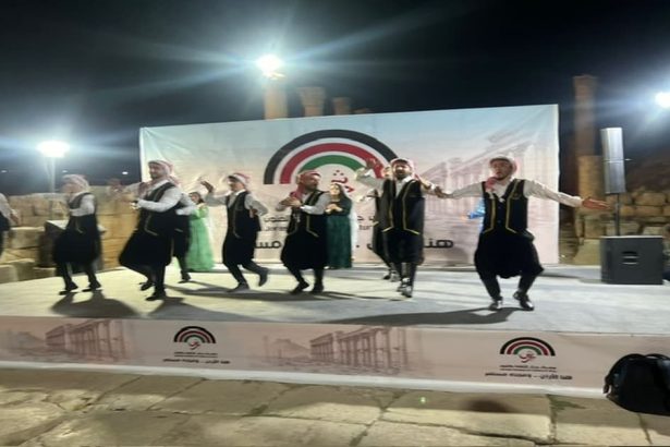 فرقة منتدى بني معروف تُبهر جمهور مهرجان جرش 2025 بعرض فلكلوري مميز