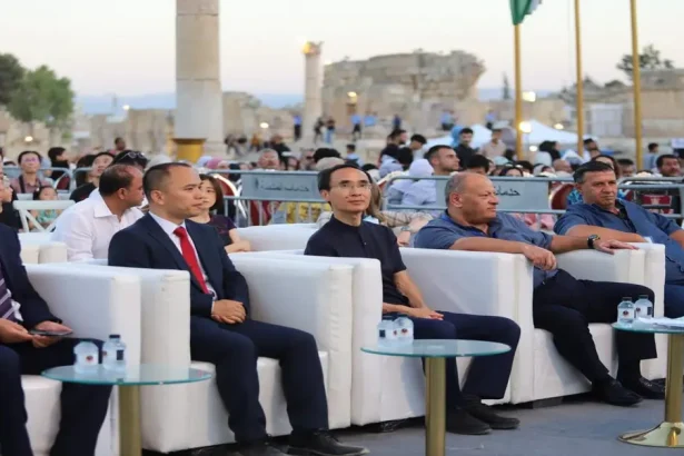 ليلة استثنائية عاشها جمهور الساحة الرئيسية بعروض فنية ثقافية وترفيهية وفعاليات وطنية