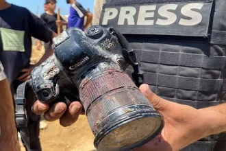 نتائج التحقيق: جيش الاحتلال يزعم أن قصف مستشفى ناصر استهدف "كاميرا لحماس"