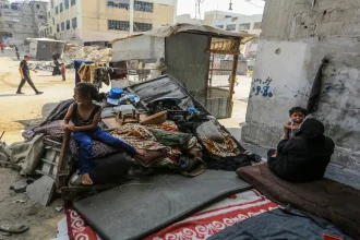 الخارجية الأمريكية تقيل مسؤولاً إعلاميًا يرفض التهجير القسري لغزة