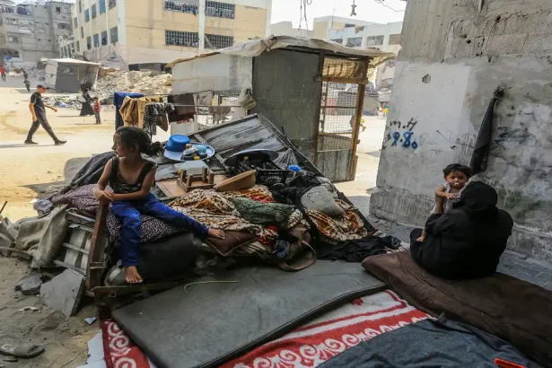 الخارجية الأمريكية تقيل مسؤولاً إعلاميًا يرفض التهجير القسري لغزة