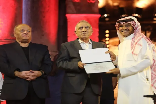 المطرب السعودي خالد عبد الرحمن يضيء المسرح الجنوبي بإبداعاته في"جرش39" 