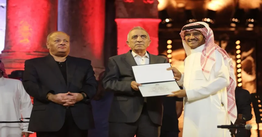 المطرب السعودي خالد عبد الرحمن يضيء المسرح الجنوبي بإبداعاته في"جرش39" 