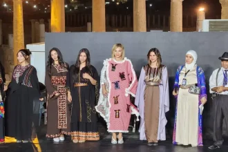 بني ياسين يكرم فنانين تشكيليين شاركوا في مهرجان جرش