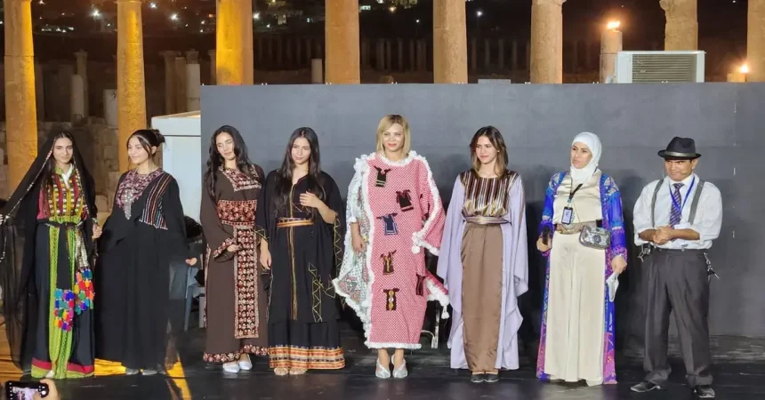 بني ياسين يكرم فنانين تشكيليين شاركوا في مهرجان جرش